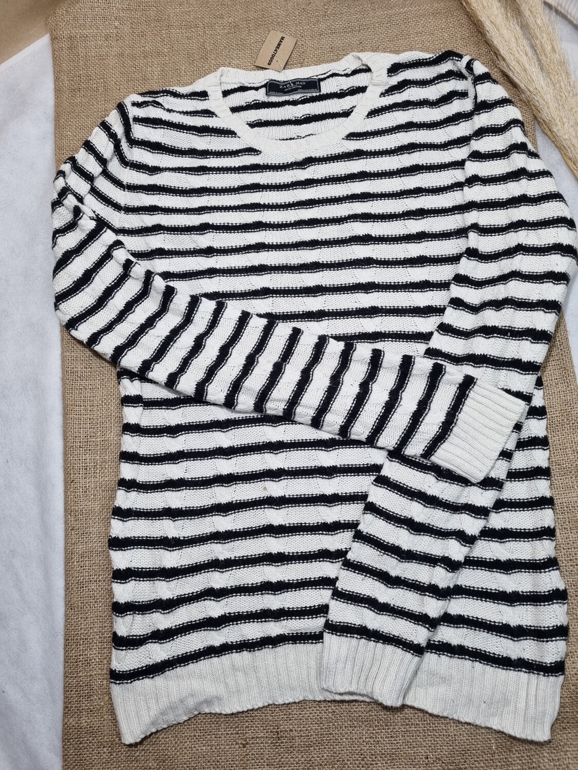 SWEATER DE HILO, RAYADO EN BLANCO Y NEGRO, MARCA ZARA MEN, TALLE 42