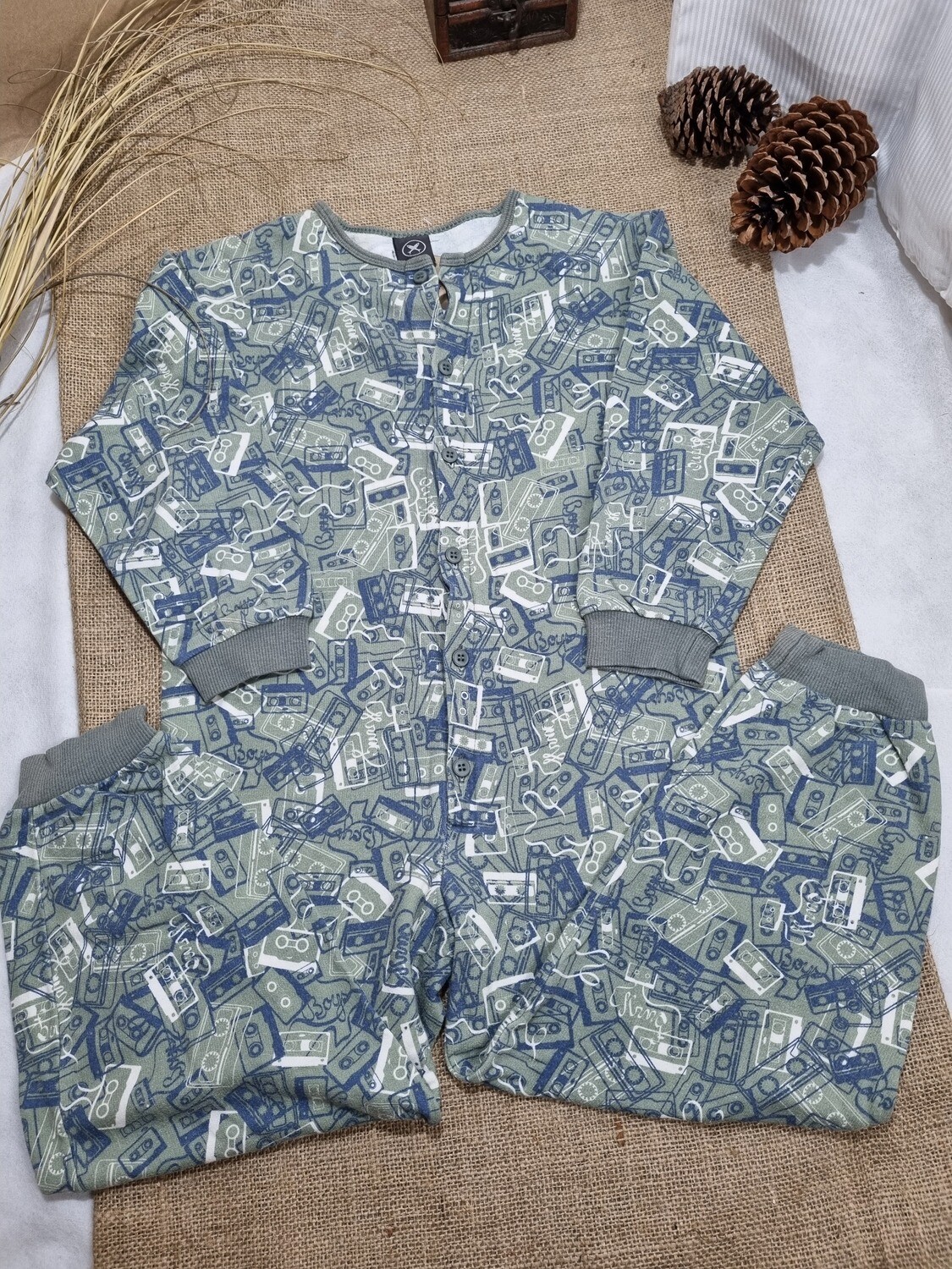 PIJAMA ENTERO, TIPO MONO, SIN PIES. EN ALGODÓN. MARCA HERING. TALLE 6