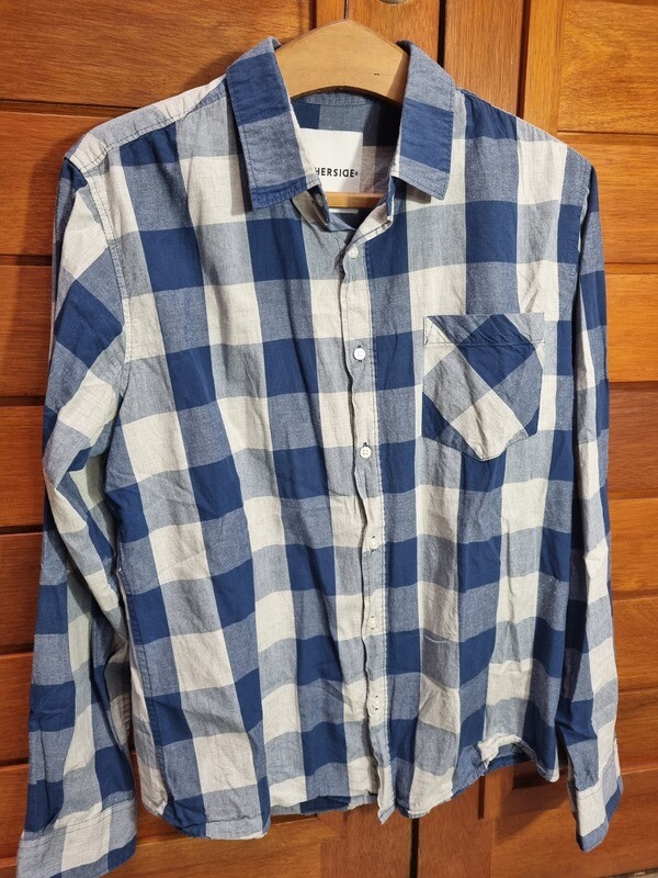 CAMISA DE MANGA LARGA, A CUADROS EN TONOS DE AZUL Y CELESTE, MARCA OTHERSIDE, TALLE L