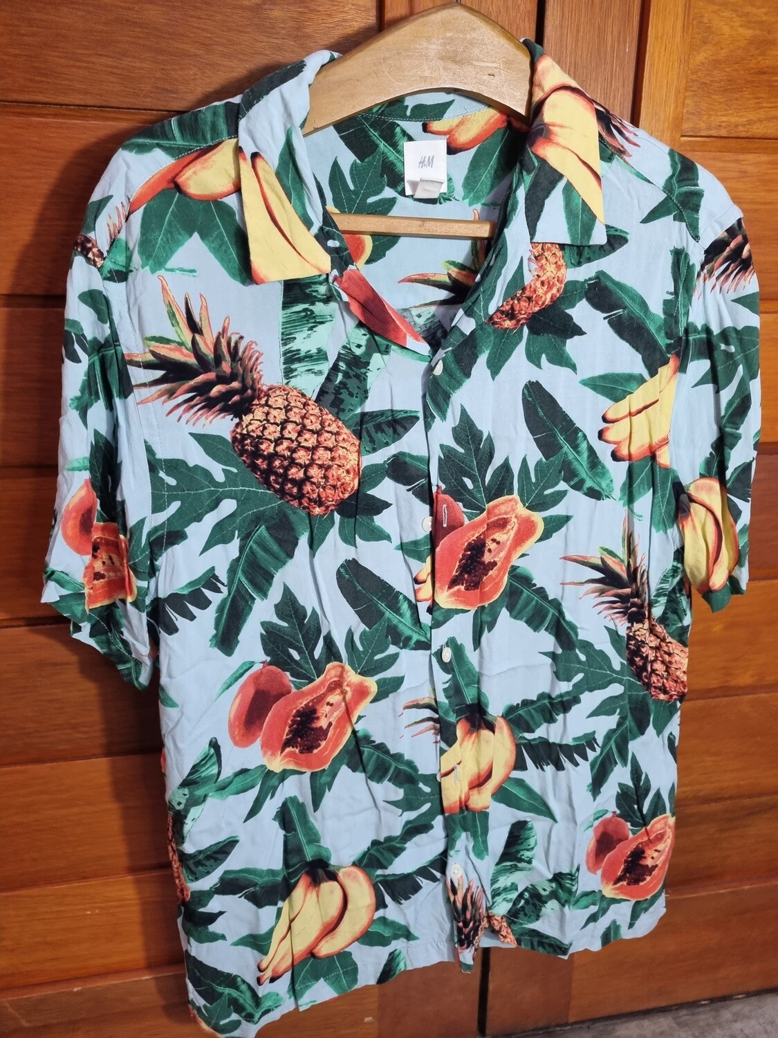 CAMISA DE MANGA CORTA, ESTAMPADA, MARCA HYM, TALLE L