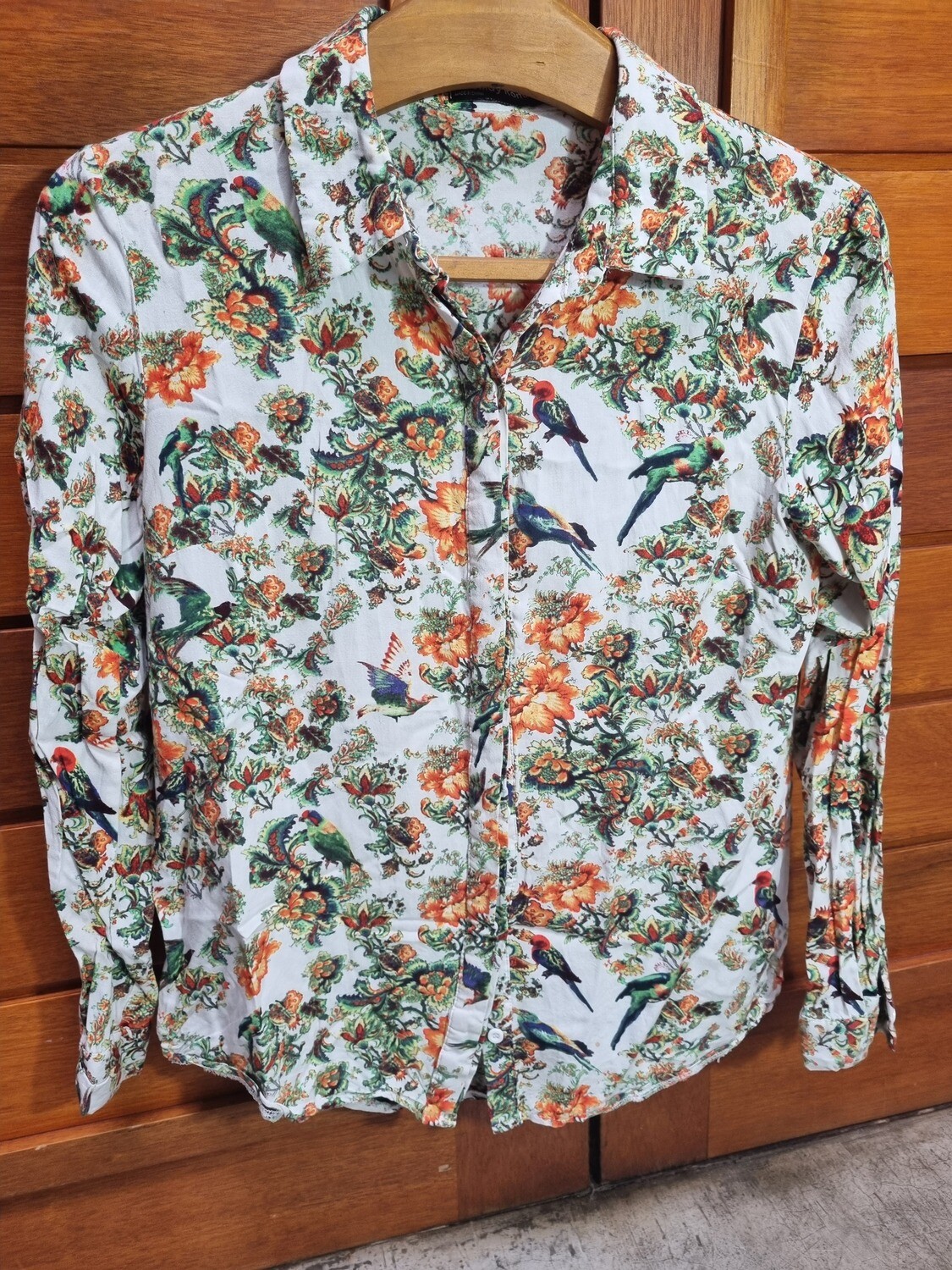 CAMISA ESTAMPADA, DE MANGA LARGA, MARCA CINDY KONO, TALLE M