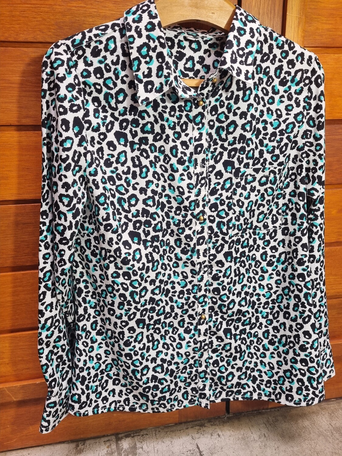 BLUSA/CAMISA ESTAMPADA ANIMAL PRINT, MANGA LARGA, TALLE GG (CHICO ES UN M)