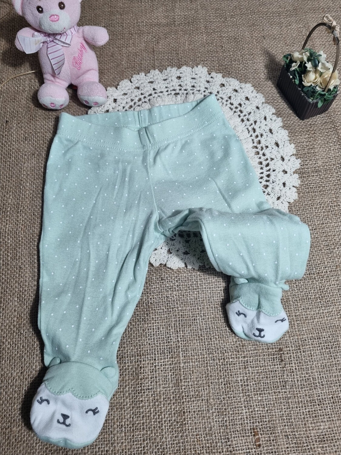 PELELE CON PIES PARA BEBE 0 A 3 MESES. MARCA CHILD OF MINE. COLOR VERDE AGUA CON LUNARES.