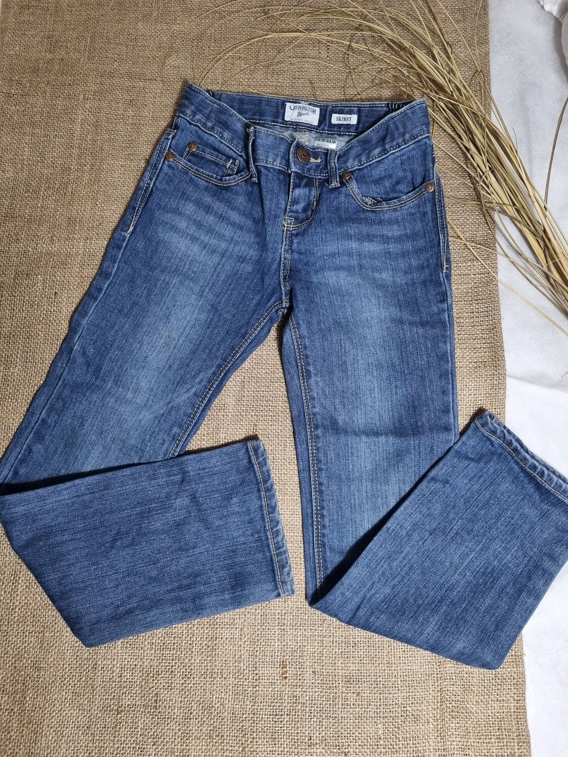 PANTALÓN DE JEAN SKINNY, MARCA OSHKOSH, TALLE 6.