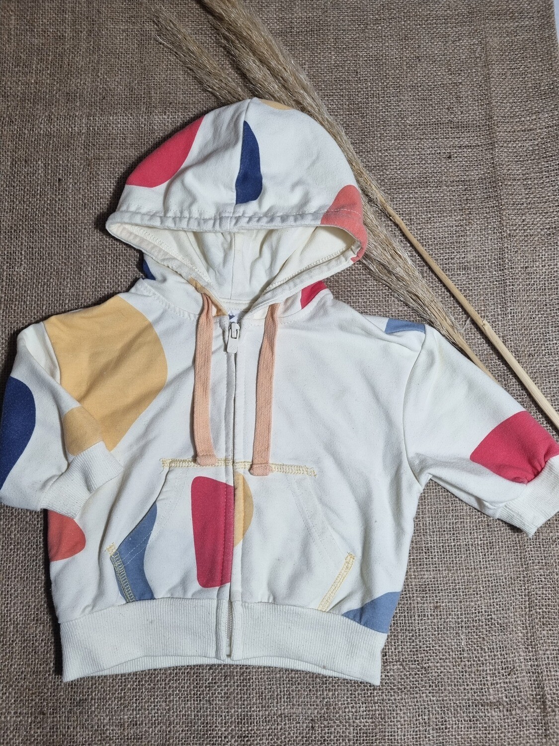 CAMPERA PARA BEBE 3/6 MESES, CON CIERRE Y CAPUCHA. MARCA BAS