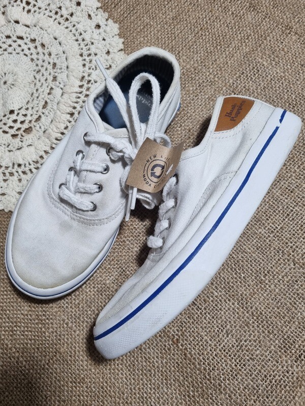 CHAMPIONES BLANCOS, MARCA HUSH PUPPIES, TALLE 31