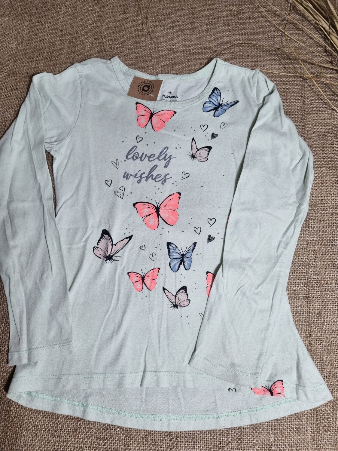 REMERA DE MANGA LARGA, COLOR VERDE CLARO CON DIBUJO DE MARIPOSAS, MARCA FUZARKA, TALLE 7/8