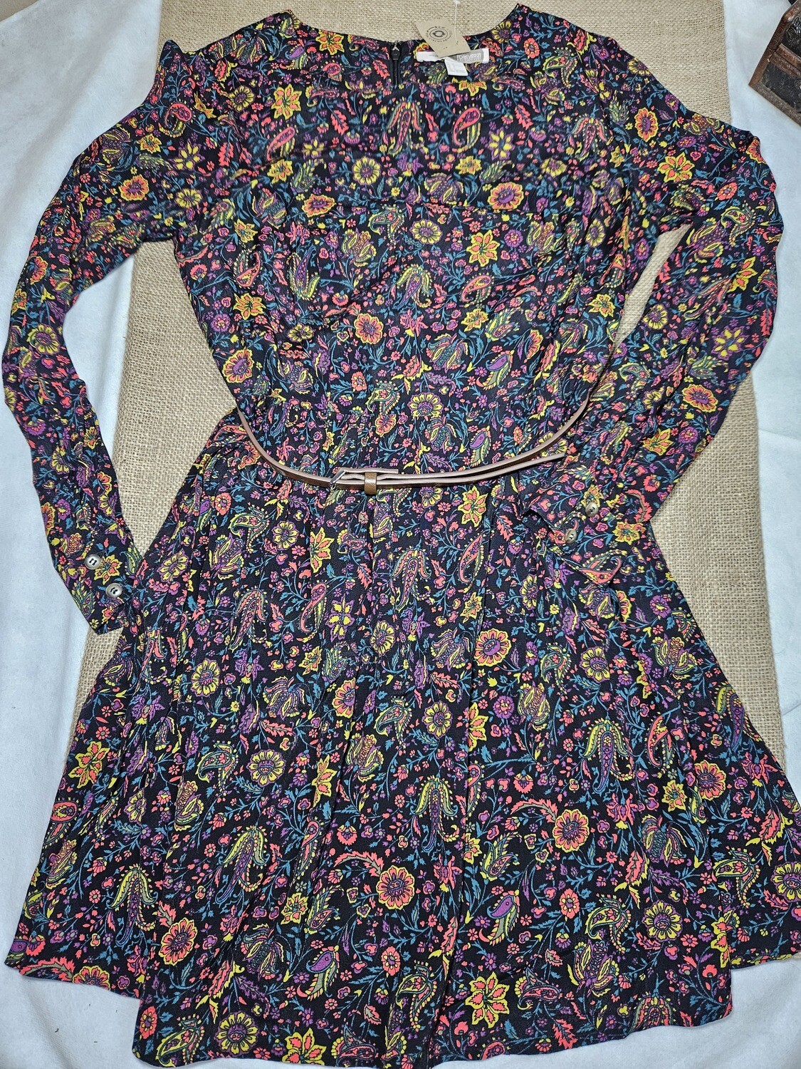 VESTIDO ESTAMPADO EN FLORES, MANGA LARGA, ESCOTE A LA BASE, MARCA FOREVER21, TALLE S