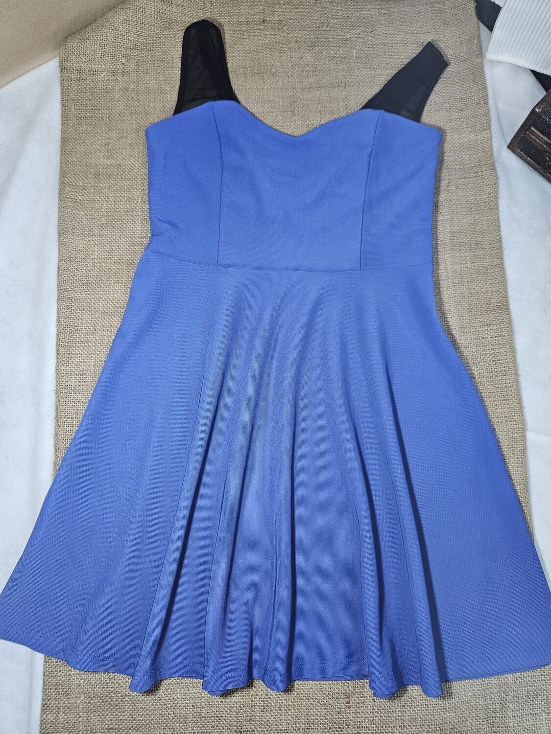 VESTIDO/SOLERA, COLOR AZUL, BRETELES NEGROS, MARCA XXI, TALLE M