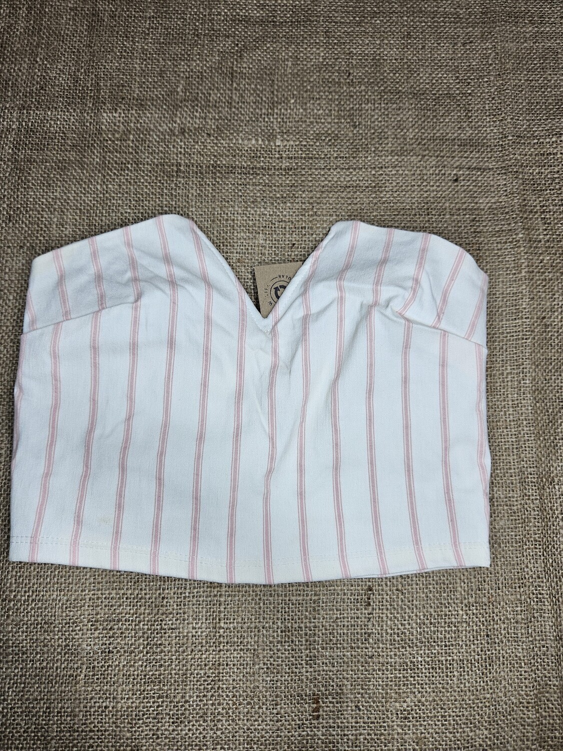 TOP ELASTIZADO, CON ESCOTE EN V. RAYADO BLANCO Y ROSA. ESPALDA CON ELÁSTICO PARA MEJOR AJUSTE