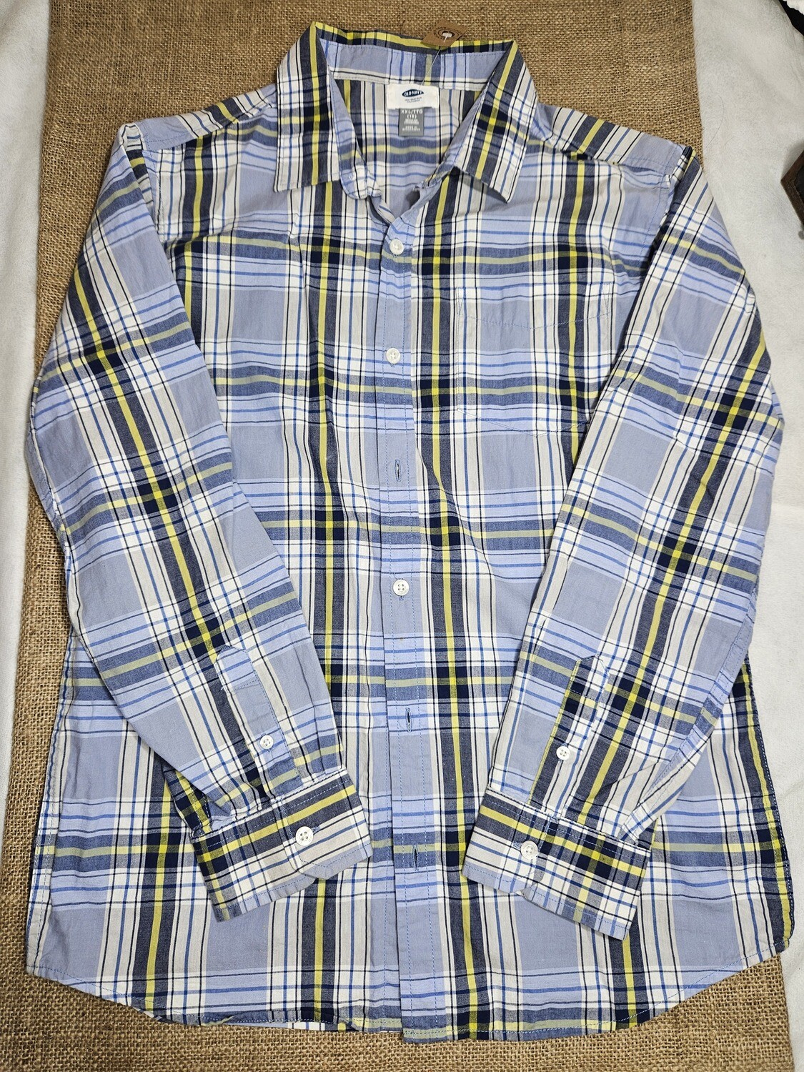 CAMISA A CUADROS DE MANGA LARGA, EN TONOS DE CELESTE, BLANCO Y AMARILLO, MARCA OLD NAVY, TALLE M