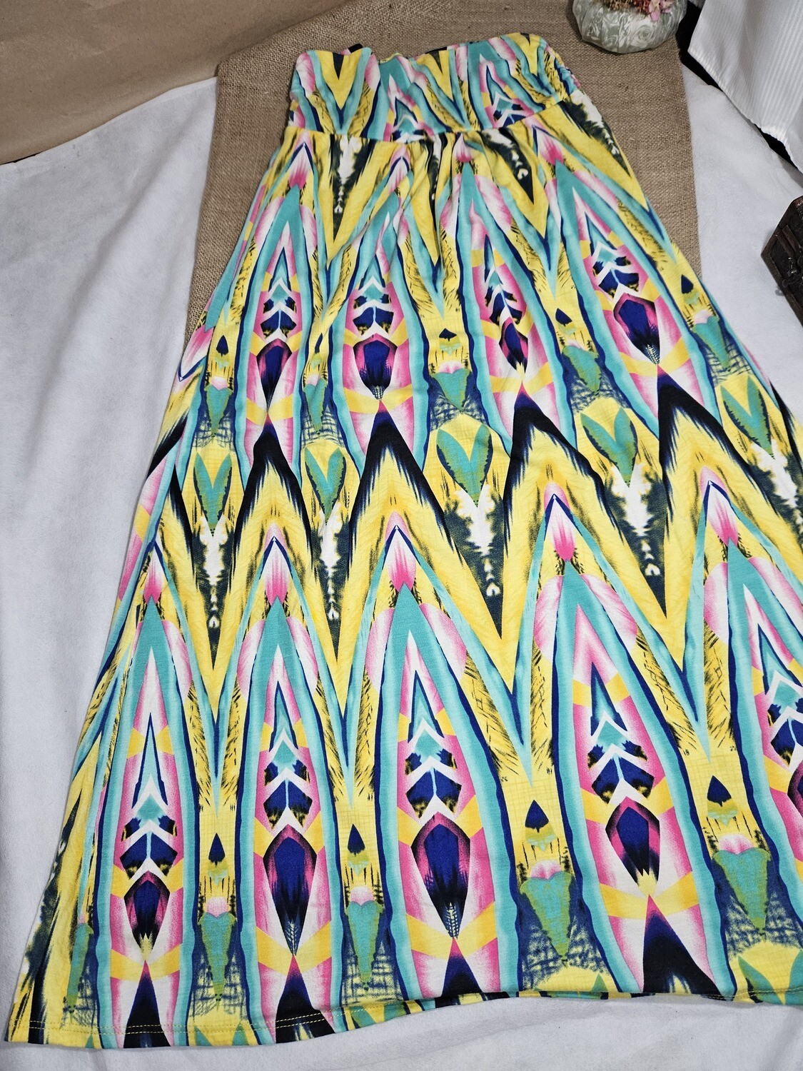 FALDA LARGA O VESTIDO STRAPLESS EN JERSEY, ESTAMPADO. TALLE M (LILI)