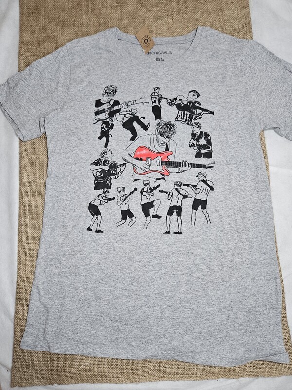 REMERA DE MANGA CORTA, COLOR GRIS CON ESTAMPA AL FRENTE, MARCA 725 ORIGINALS, TALLE 16