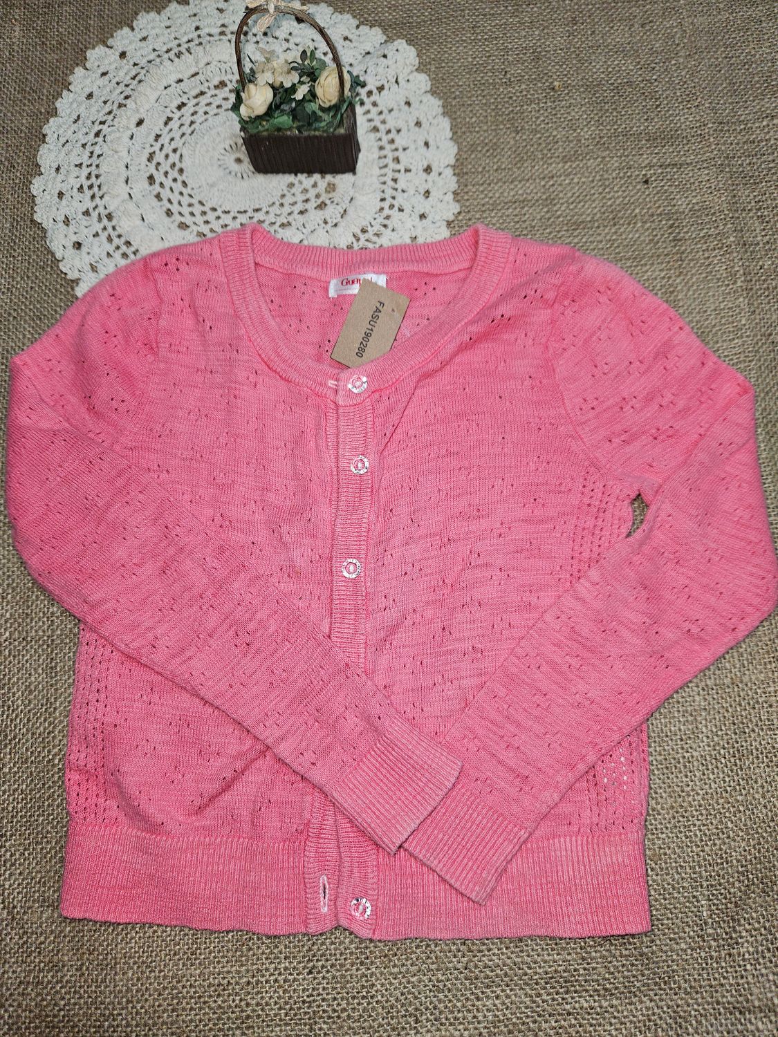 SACO DE LANA FINA, CALADO, CON BOTONES TRANSPARENTES. MARCA GUAPA. TALLE 4