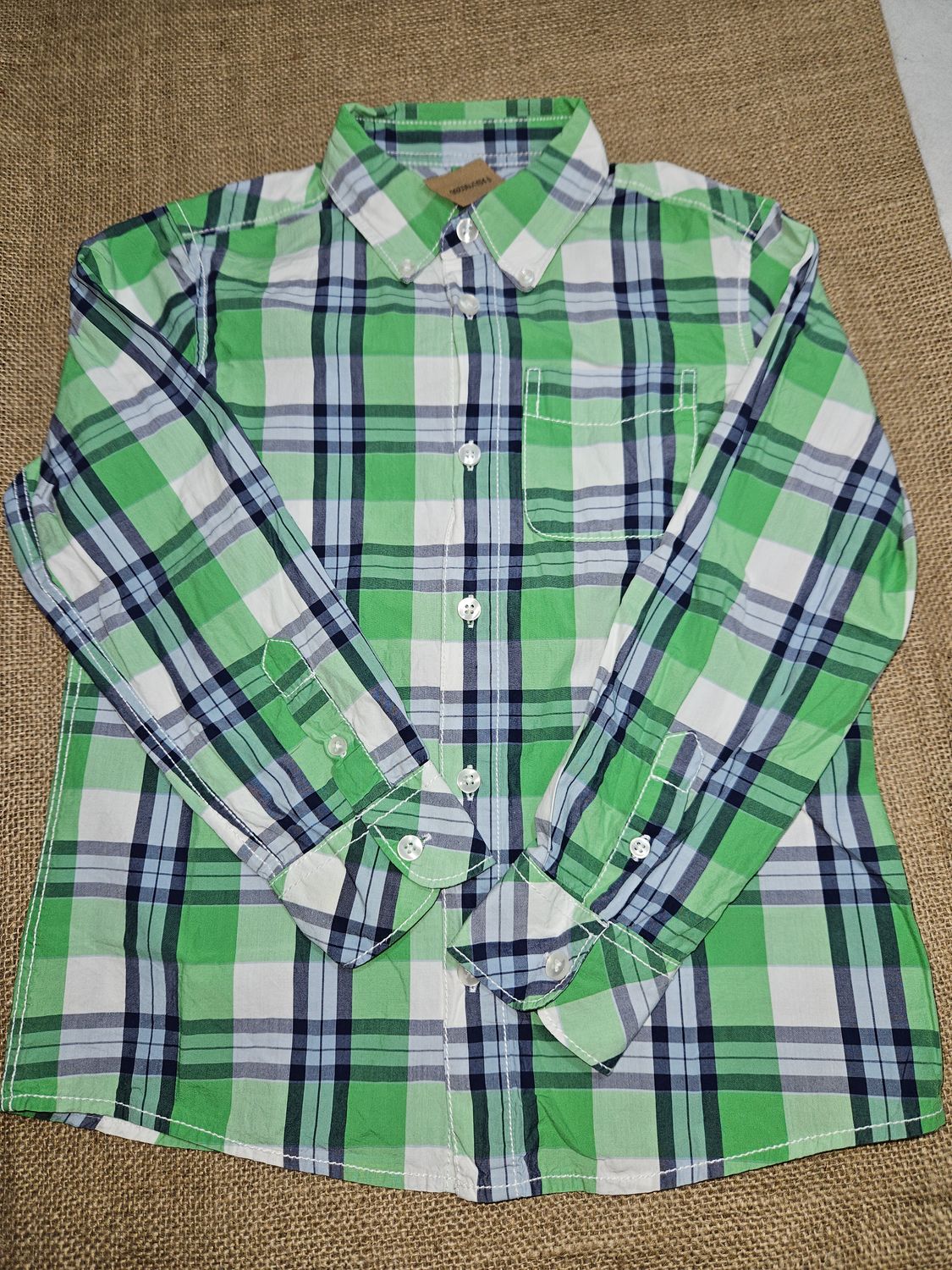 CAMISA PARA NIÑO, MANGA LARGA, CUADRILLE, MARCA BENETTON. TALLE 6-7. IMPECABLE