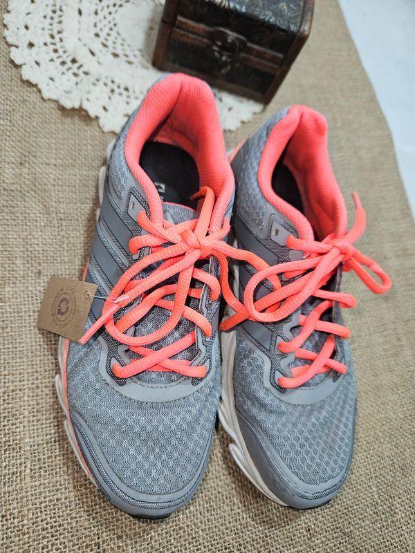 CHAMPIONES MARCA ADIDAS, ADIPRENE+, RUNNING. TALLE 35,5. EXCELENTE ESTADO