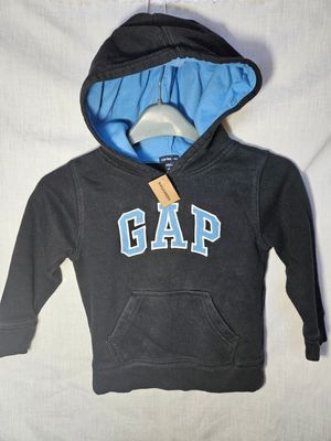 BUZO DEPORTIVO TIPO CANGURO, ALGODÓN MARCA GAP, PARA NIÑO, TALLE 3T. COLOR NEGRO, CON CAPUCHA