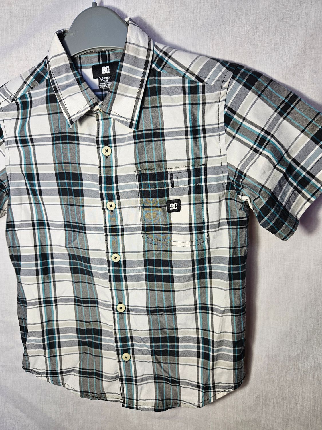 CAMISA MANGA CORTA, PARA NIÑO, MARCA DC. TALLE 5. CUADRILLE - IMPECABLE