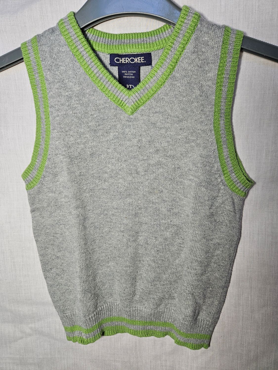 CHALECO PARA NIÑO, DE LANA FINA. MARCA CHEROKEE. TALLE 3