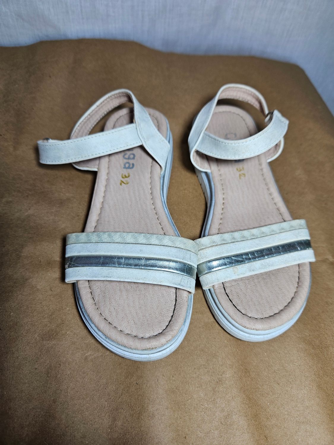 SANDALIAS PARA NIÑA, MARCA GUGA, TALLE 32.