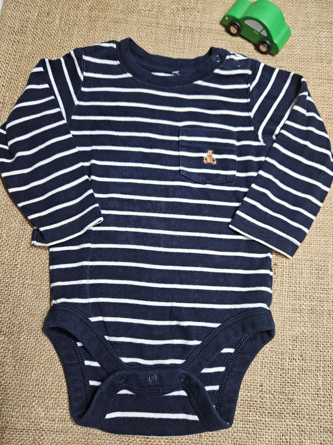 BODY MANGA LARGA, MARCA BABYGAP. TALLE 12-18 MESES