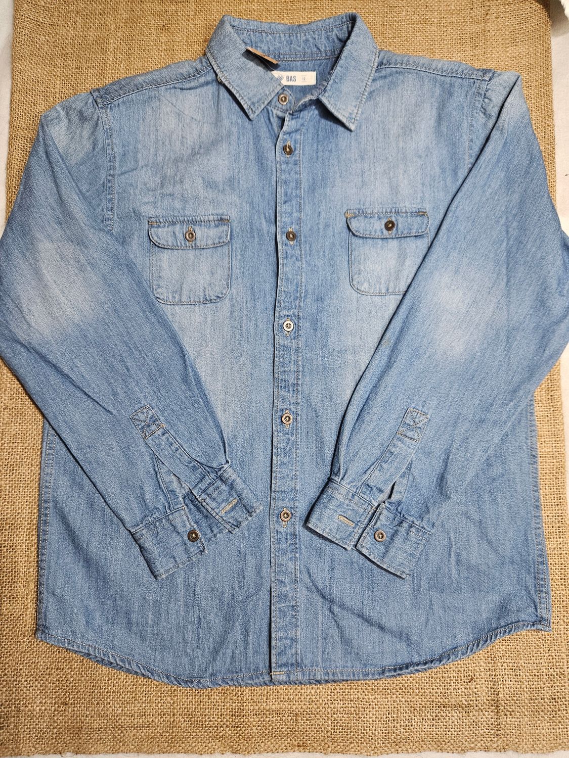 CAMISA DE JEAN MARCA BAS, PARA NIÑO. TALLE 12. IGUAL A NUEVA