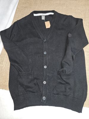 SACO TIPO CARDIGAN, CON BOTONES, PARA NIÑO. COLOR NEGRO. ESCOTE EN V. TALLE 7-8. MARCA ZARA