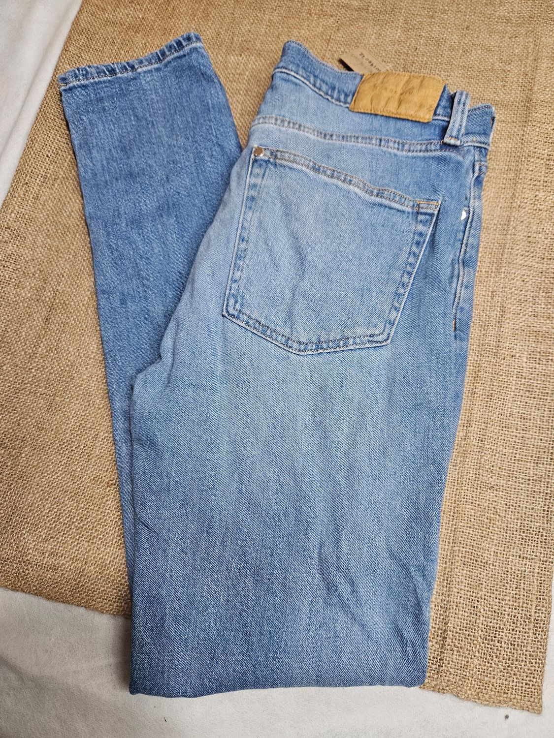 PANTALÓN DE JEAN, ELASTIZADO, PARA HOMBRE, MARCA HYM. TALLE 32 AMERICANO