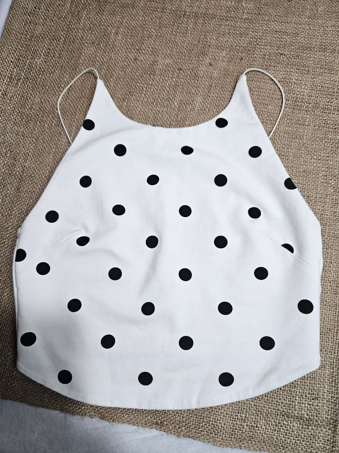 TOP MARCA ZARA, BLANCO CON LUNARES. TALLE S