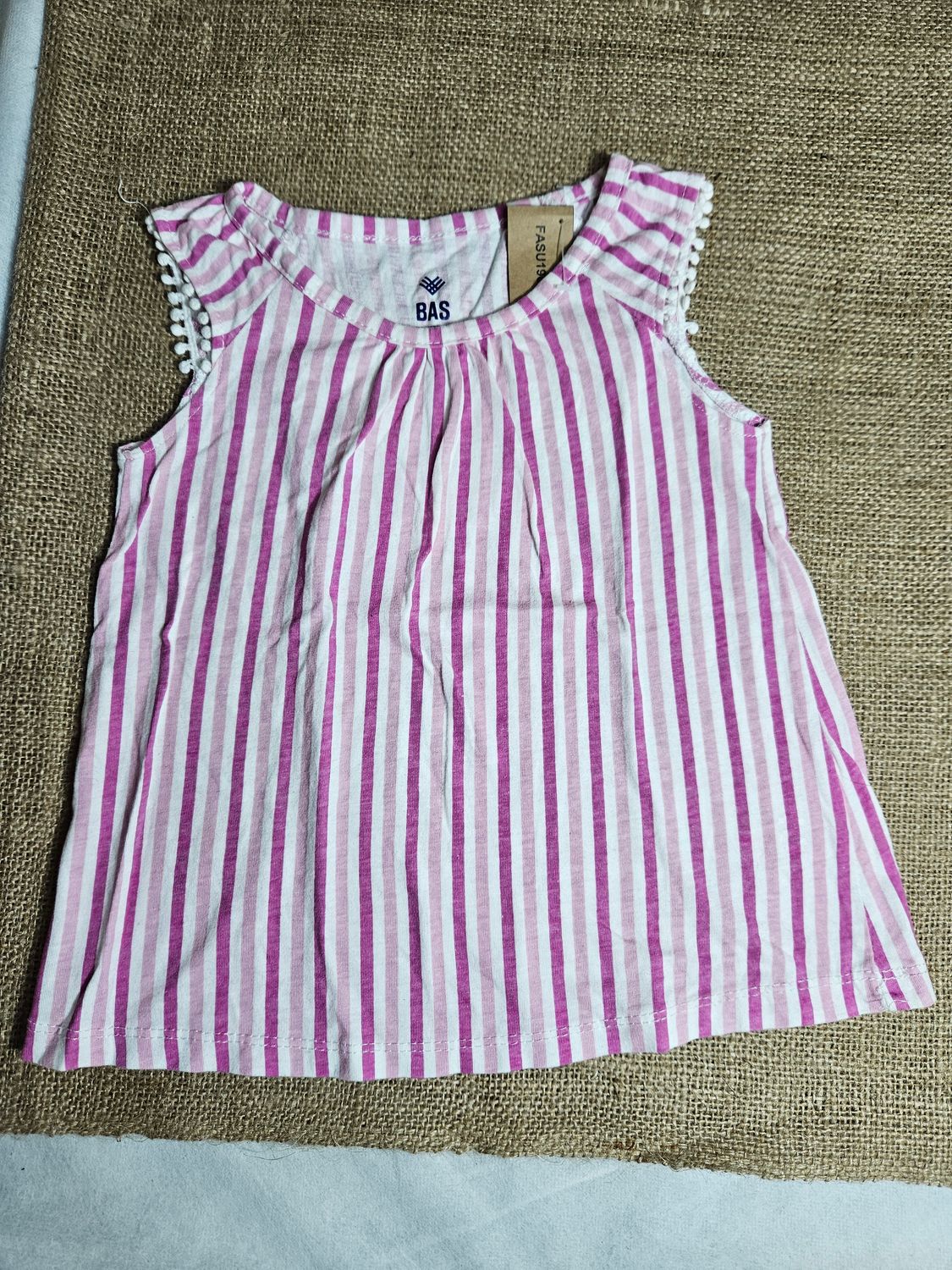 MUSCULOSA PARA NIÑA, RAYADA ROSADA, BLANCA Y FUCCIA. TALLE 2. MARCA BAS