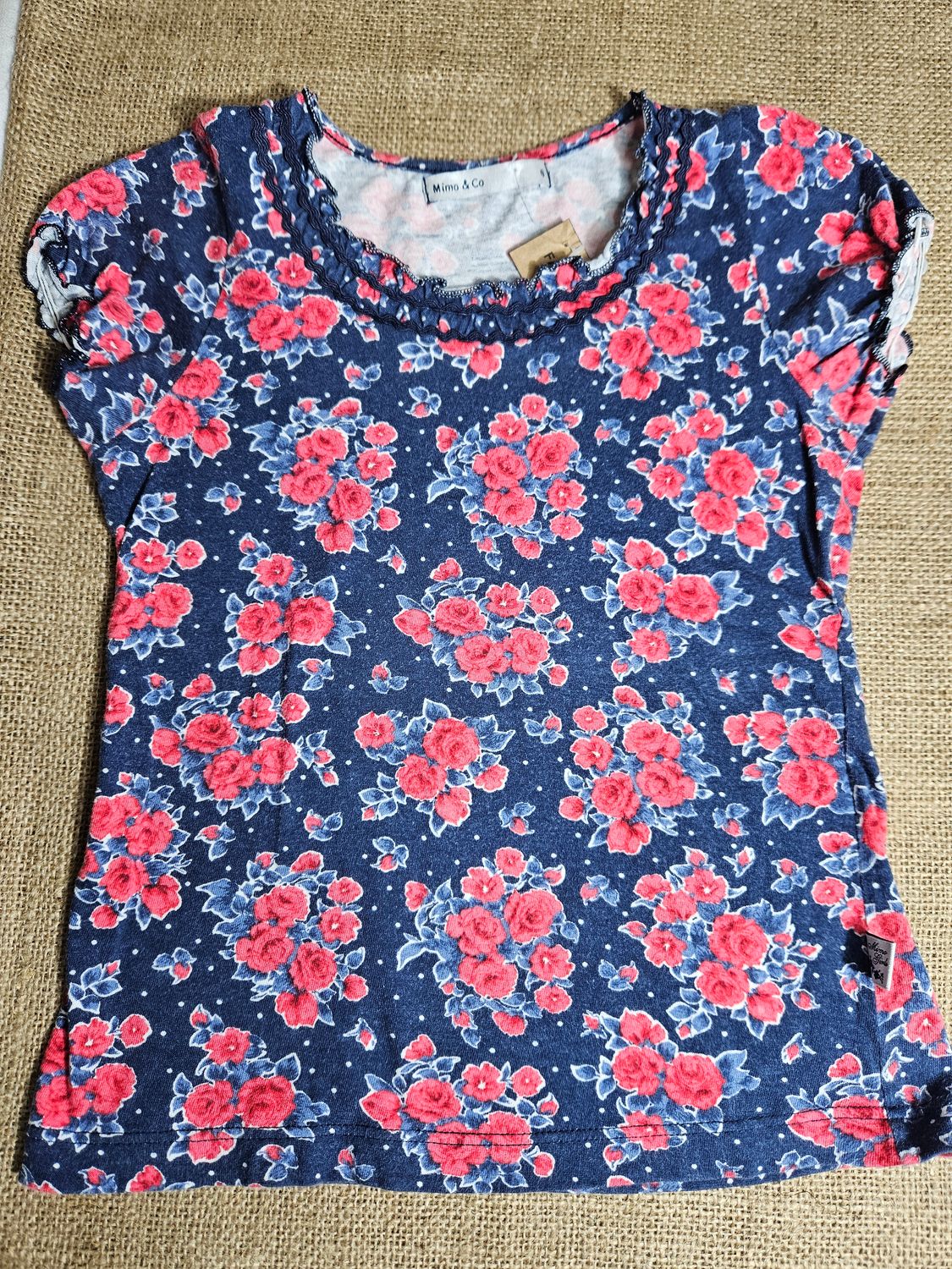 REMERA DE ALGODÓN, MANGA CORTA, PARA NIÑA, MARCA MIMO &amp; CO. TALLE 6. FLOREADA