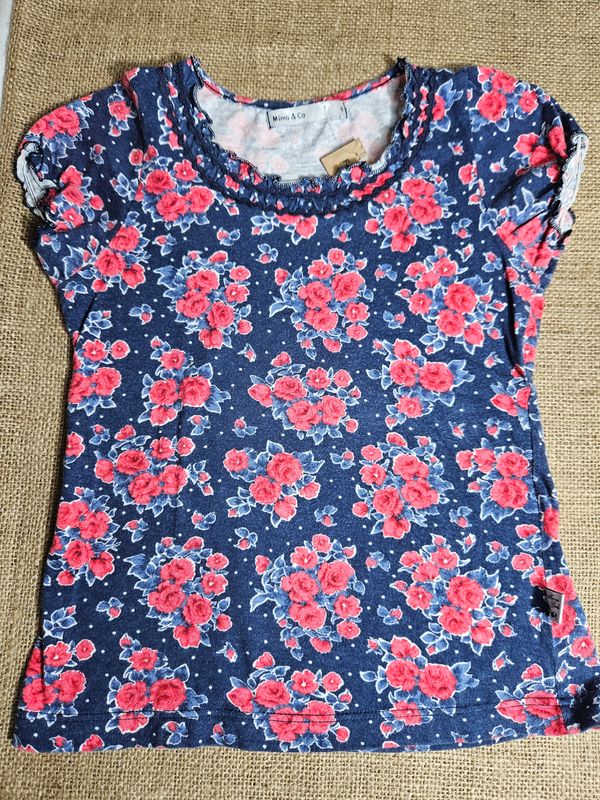 REMERA DE ALGODÓN, MANGA CORTA, PARA NIÑA, MARCA MIMO &amp; CO. TALLE 6. FLOREADA