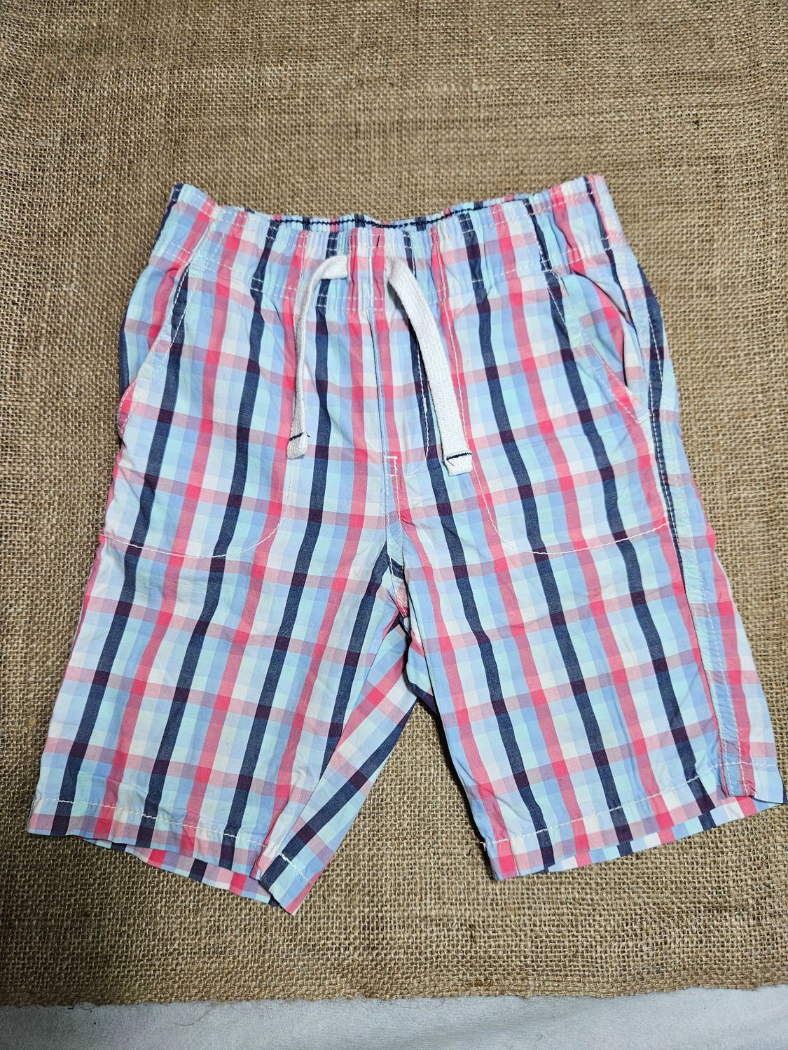 BERMUDA PARA NIÑO, CUADRILLE AZUL, CELESTE Y ROJA. MARCA CARTERS, TALLE 5