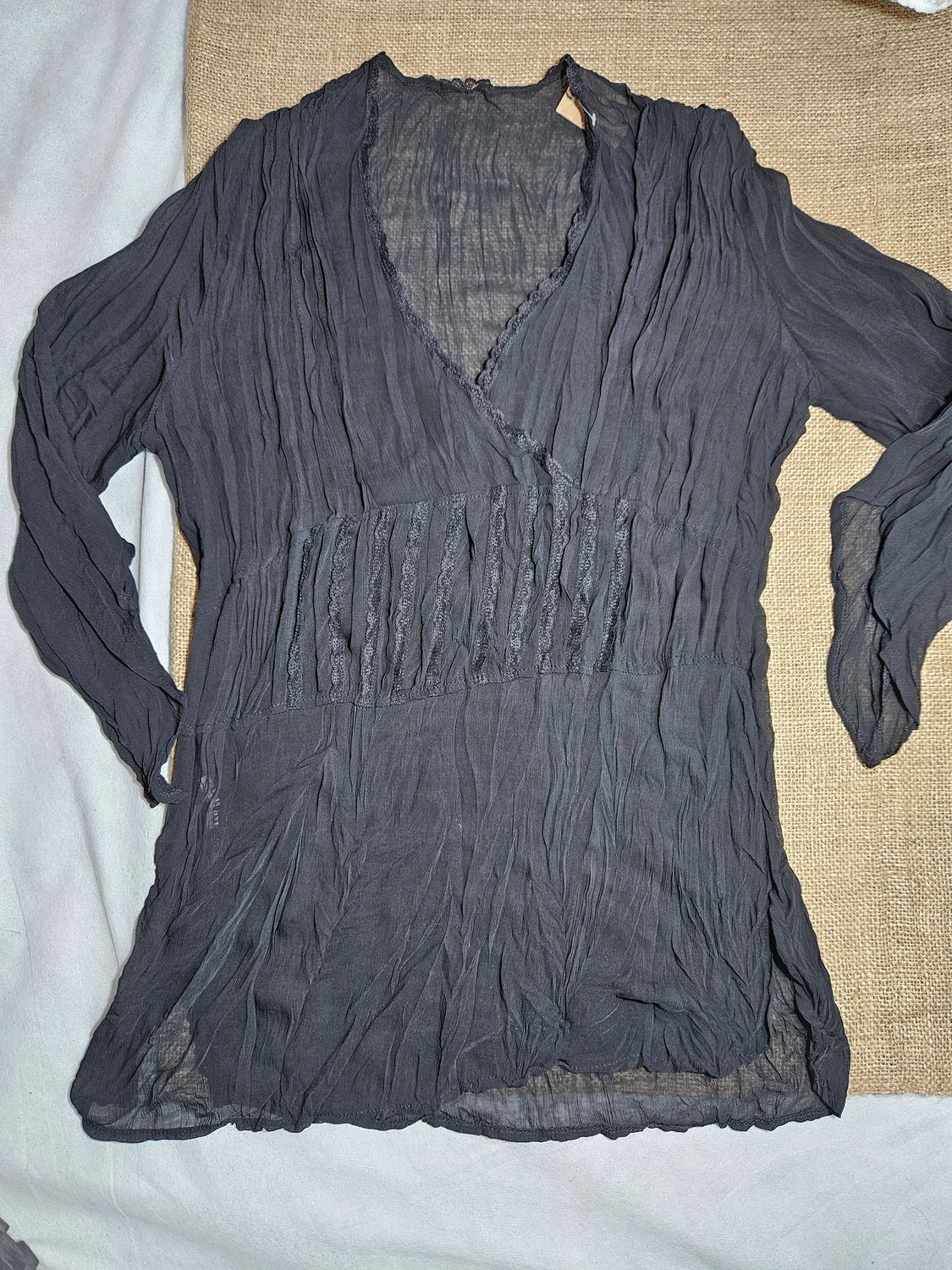 BLUSA DE GASA, MANGA 3/4. TALLE S. COLOR NEGRO