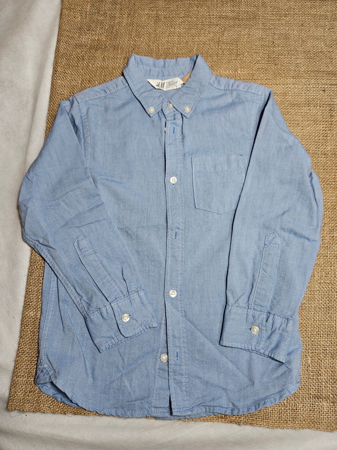 CAMISA PARA NIÑO, MANGA LARGA, COLOR CELESTE, TALLE 5-6. MARCA HYM. IMPECABLE