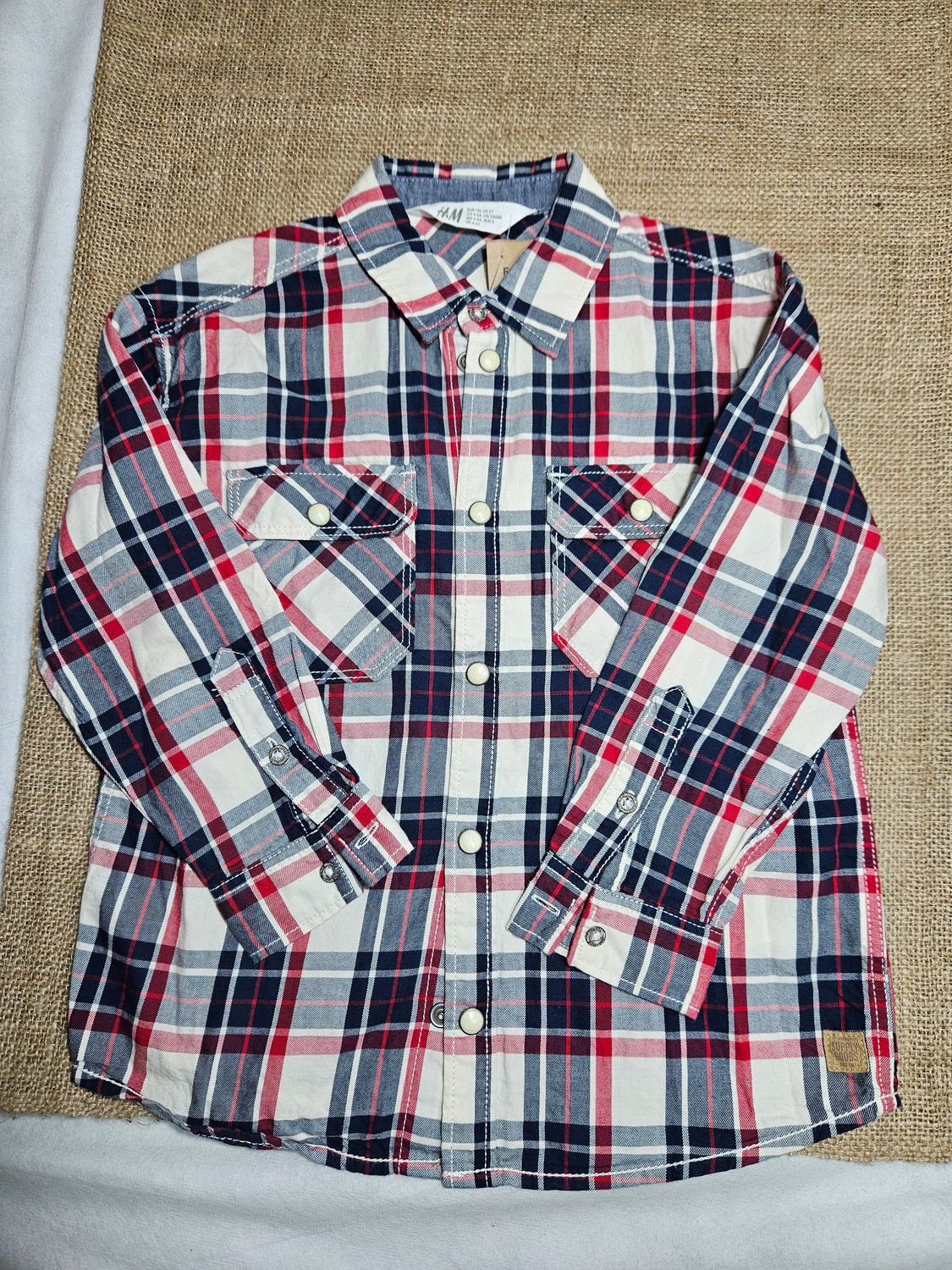 CAMISA PARA NIÑO, MANGA LARGA, CUADRILLE, CON BROCHES, MARCA HYM. TALLE 4-5. IMPECABLE