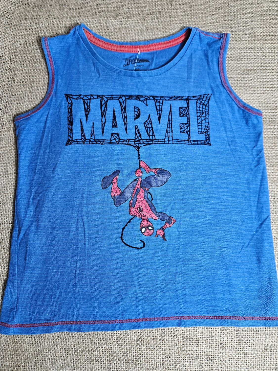 MUSCULOSA DE ALGODÓN, PARA NIÑO, DISEÑO MARVEL SPIDERMAN. TALLE 4