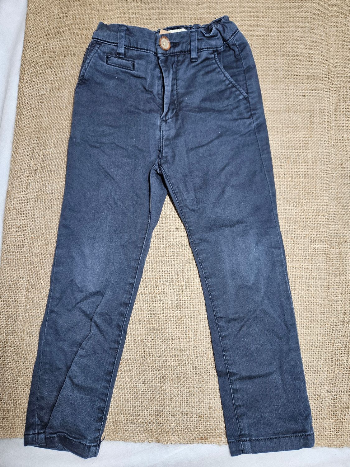 PANTALÓN PARA NIÑO, DE VESTIR, MARCA ZARA, COLOR AZUL, TALLE 4. CON USO