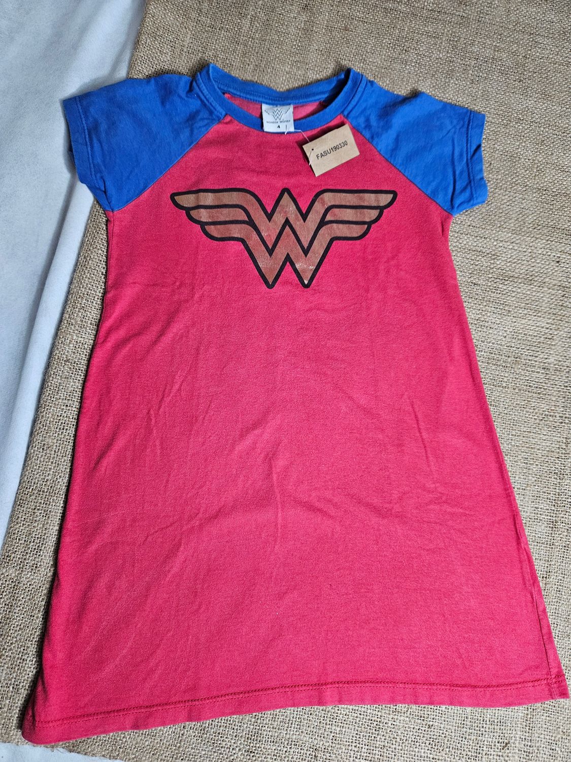 CAMISÓN PARA NIÑA, DISEÑO MUJER MARAVILLA, MANGA CORTA.