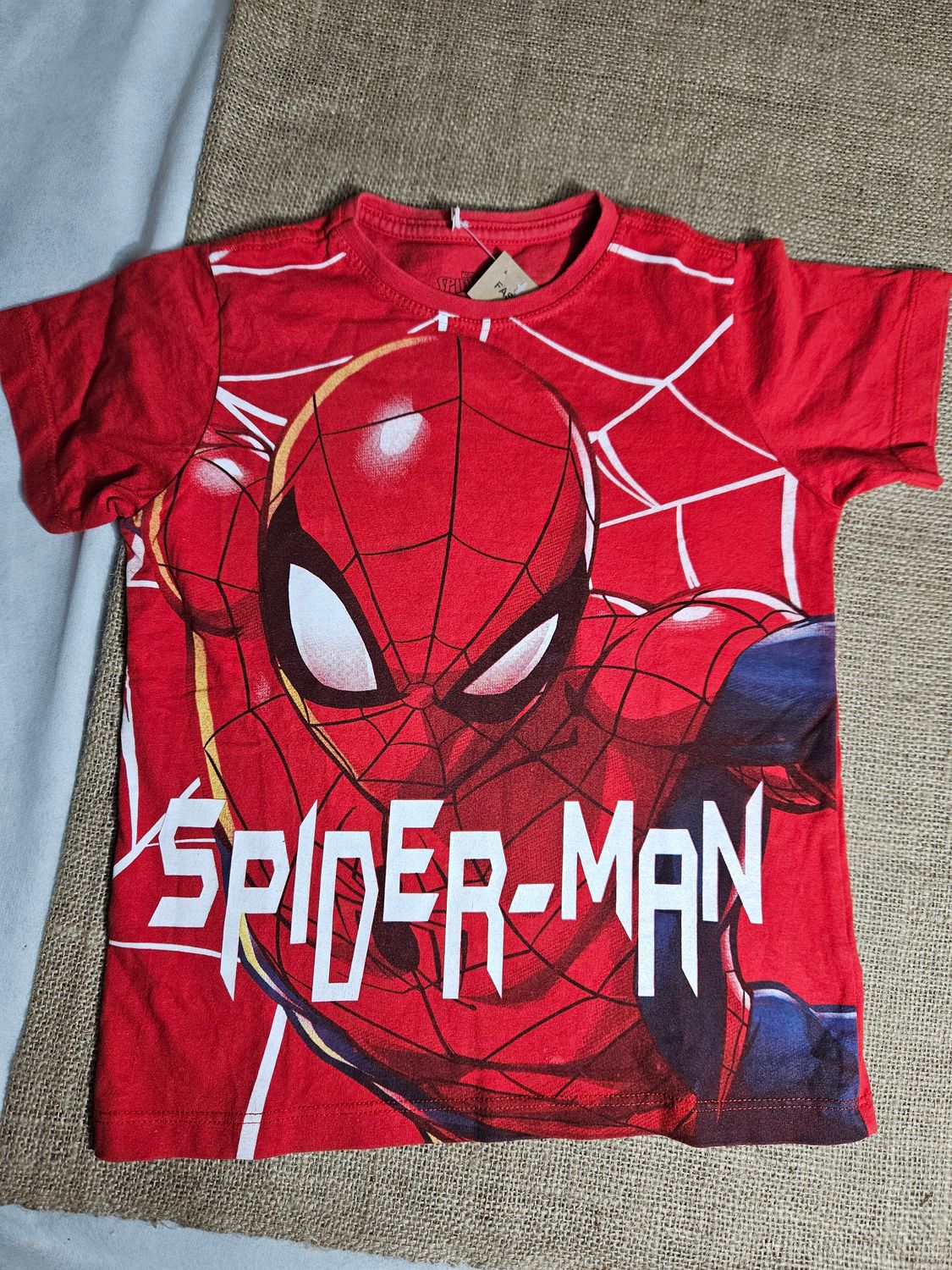 REMERA DE ALGODÓN, MANGA CORTA, PARA NIÑO, DISEÑO SPIDERMAN. TALLE 4
