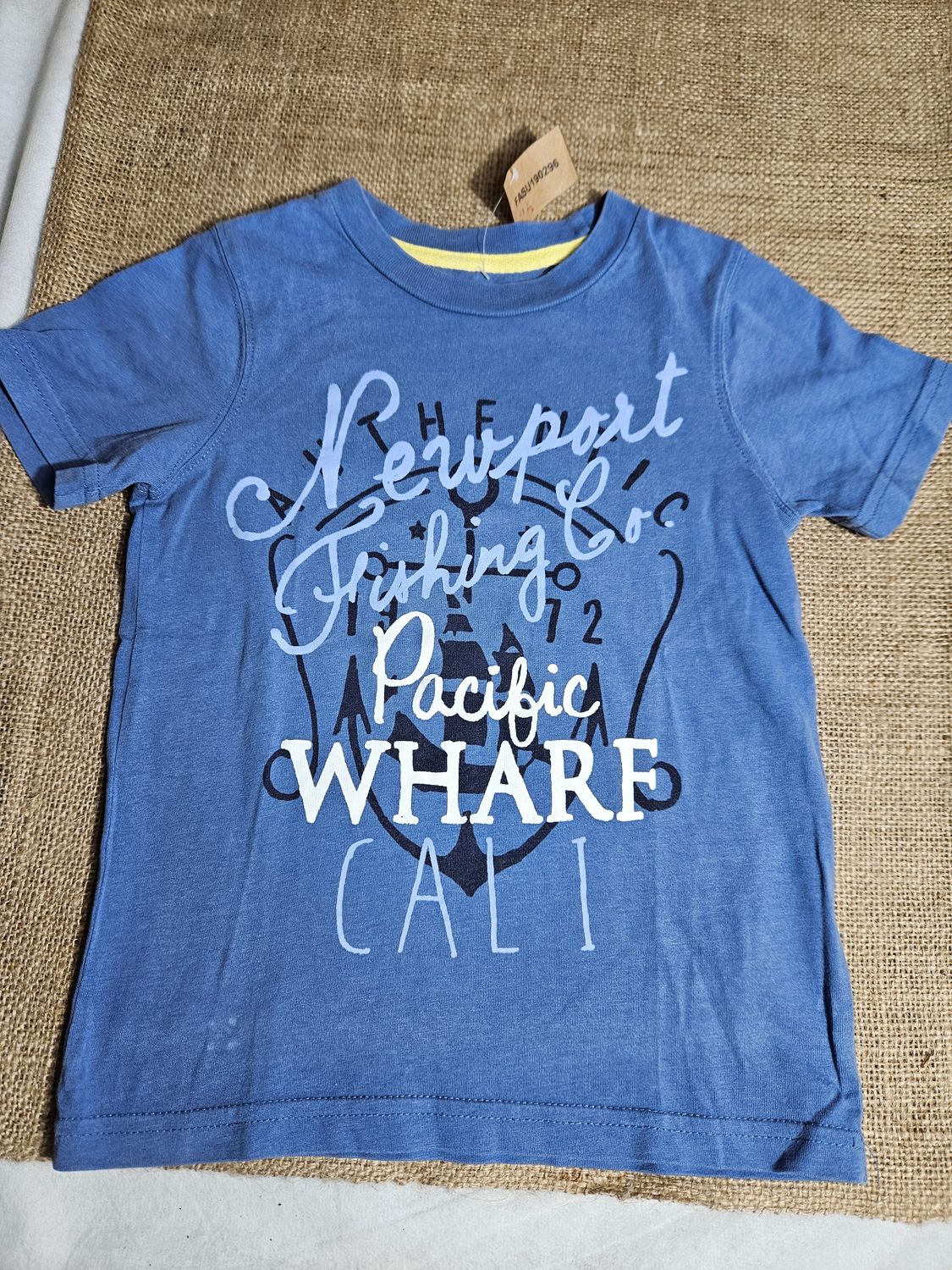 REMERA DE ALGODÓN, MANGA CORTA, PARA NIÑO, MARCA CARTER&#39;S. TALLE 3. CELESTE CON LETRAS