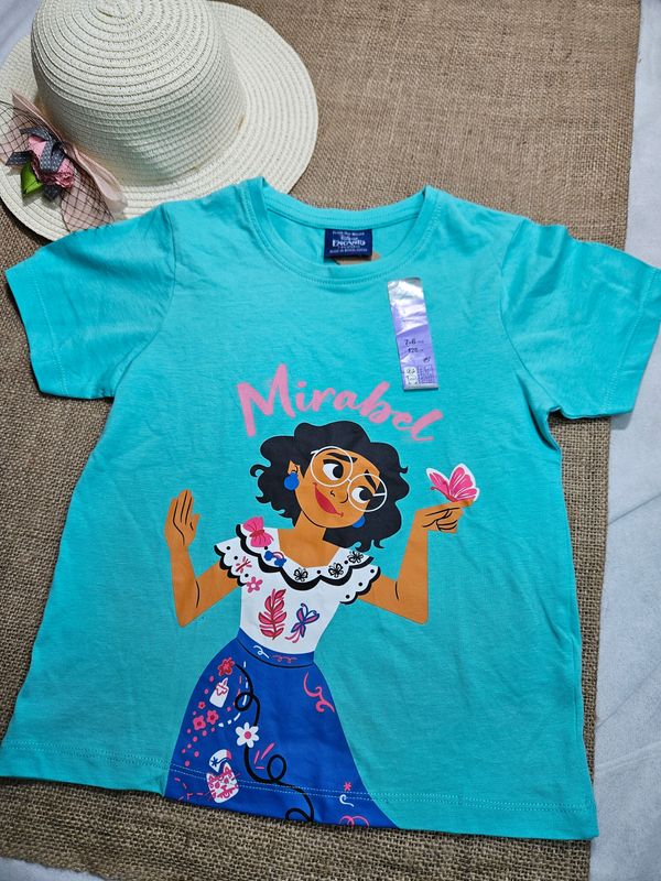 REMERA DE ALGODÓN PARA NIÑA, MANGA CORTA, DISEÑO ENCANTO - MIRABEL. TALLE 7-8. NUEVA CON ETIQUETA.