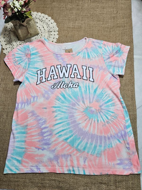 REMERA DE ALGODÓN PARA NIÑA, MANGA CORTA, DISEÑO HAWAII. MARCA FUZARKA. TALLE 9-10