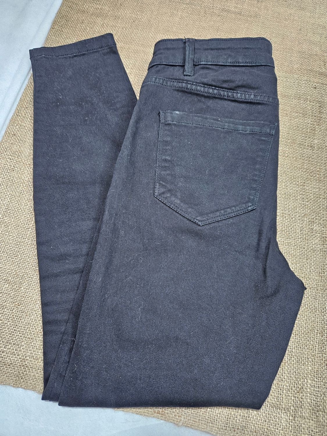 PANTALON DE JEAN PARA DAMA, ELASTIZADO, COLOR NEGRO, DENIM WOMAN, TALLE 36. IMPECABLE.