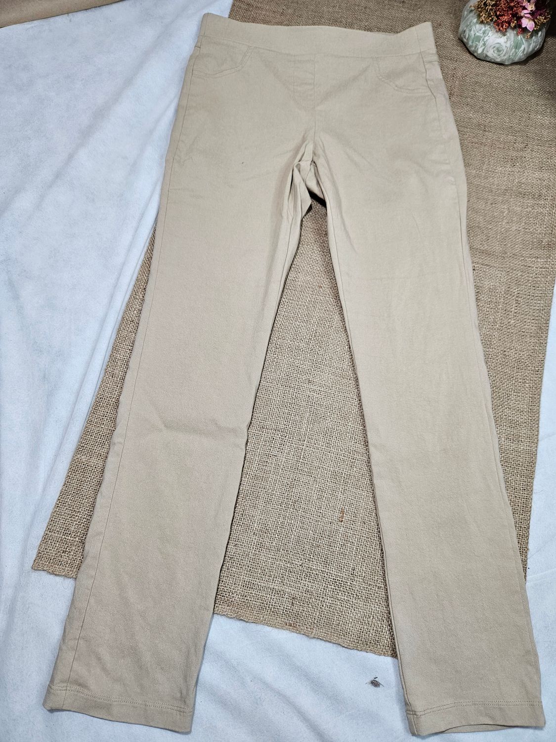PANTALON JEGGING PARA DAMA, ELASTIZADO, MARCA INDIAN. TALLE M. COLOR CAMEL.