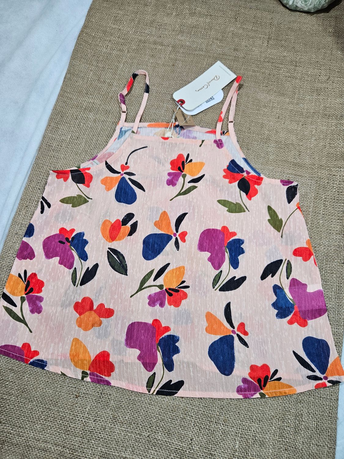 MUSCULOSA PARA DAMA, BRETELES FINOS, ESTAMPADA CON FLORES GRANDES. TALLE S, MARCA DANIEL CASSIN, NUEVA CON ETIQUETA
