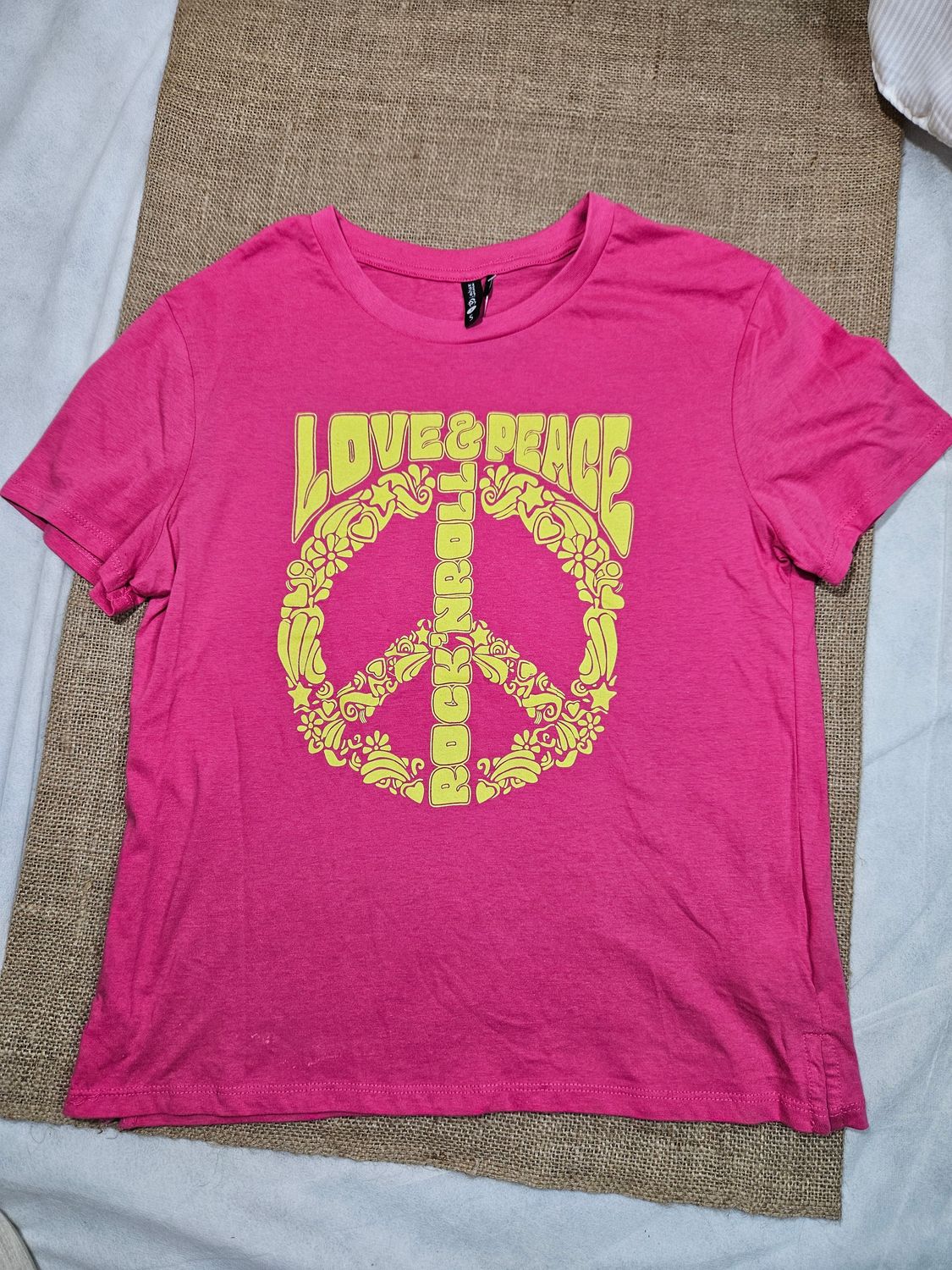REMERA MANGA CORTA, EN ALGODÓN, PARA DAMA. TALLE S OVERSIZE, MARCA INDIAN. IGUAL A NUEVA