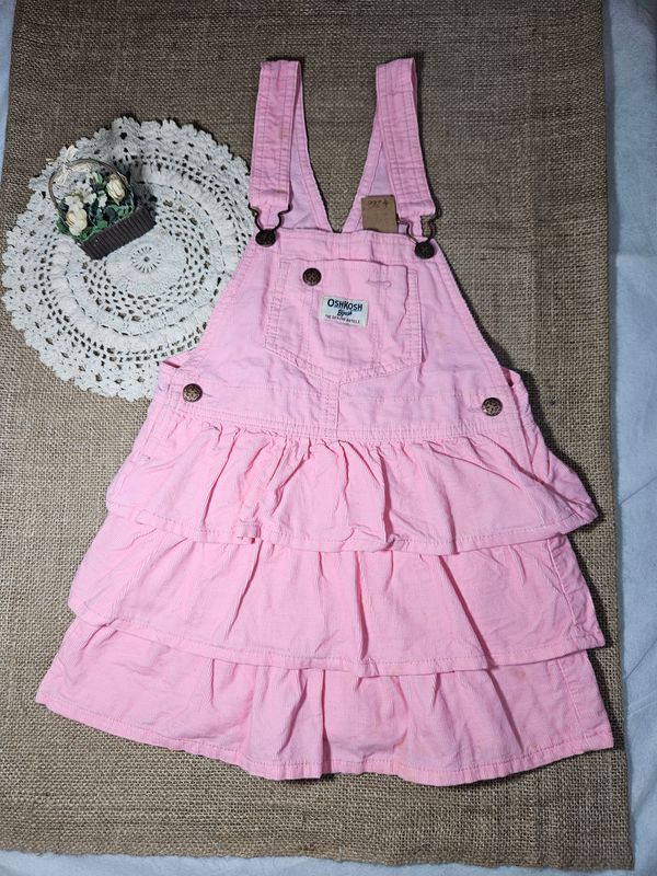 JUMPER DE PANA, PARA NIÑA, MARCA OSHKOSH, TALLE 5. TIENE PEQUEÑAS MANCHITAS