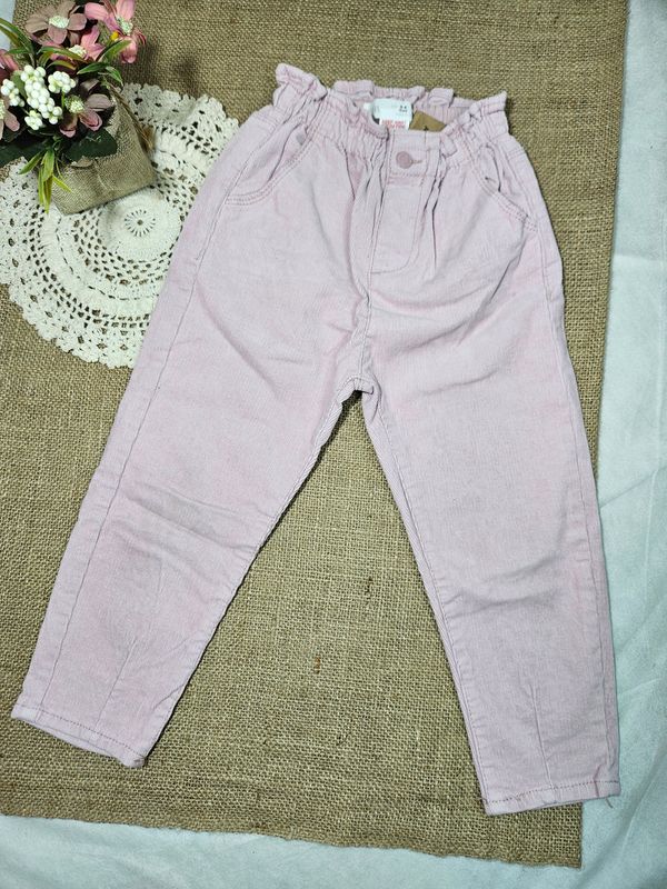PANTALON PARA NIÑA, DE PANA, ESTILO BABUCHA, CON PRETINA ELASTIZADA. MARCA ZARA. TALLE 3-4