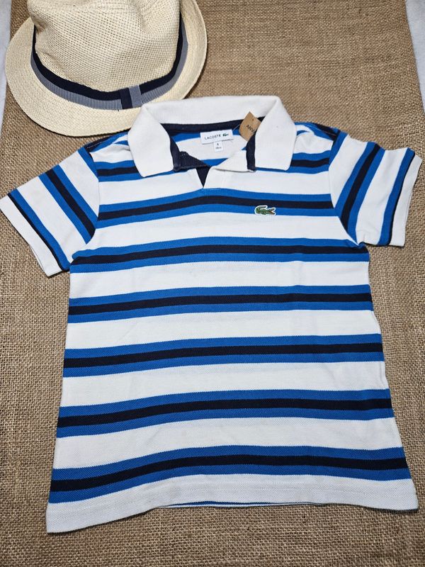 REMERA PARA NIÑO, MANGA CORTA, ESTILO CHOMBA, MARCA LACOSTE. TALLE 6. RAYADA
